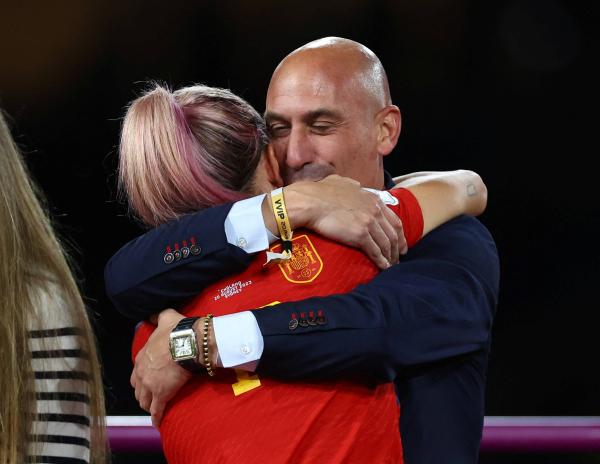 قريب لـ"روبياليس" يكشف عن فضيحة أخلاقية تورط فيها رئيس الاتحاد الإسباني