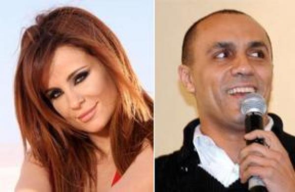 مذيع مغربي يطلب يد الفنانة اللبنانية كارول سماحة على الهواء مباشرة