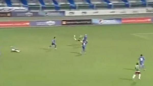 بالفيديو : شاهد هدف "خرافي" بالكعب السوري في الدوري الاردني!