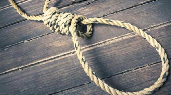 تشنق نفسها لخلافها مع والديها حول مرحاض المنزل