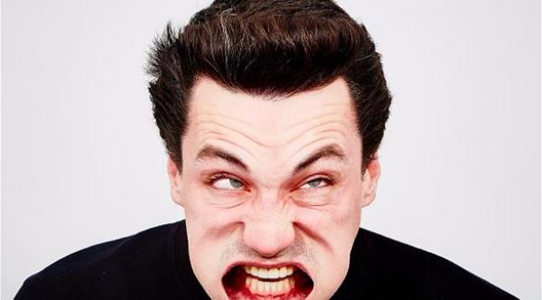 بالصور: لن تُصدق ما يمكن للرياح أن تفعله بوجهك