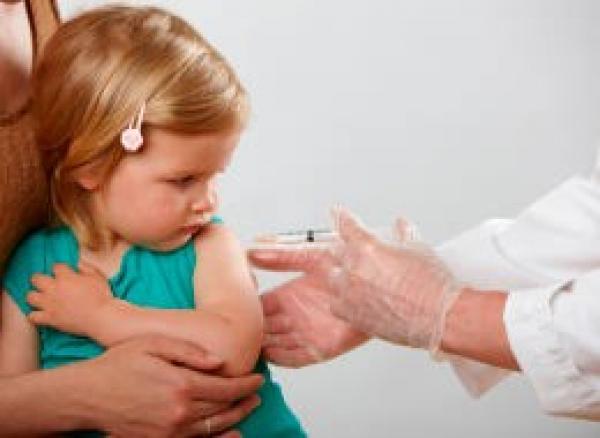 إيطاليا تعتزم جعل التطعيم إلزامياً في سن القبول بالمدارس