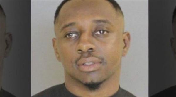 يختلق قصة اختطافه من أجل الحصول على المال من أمه