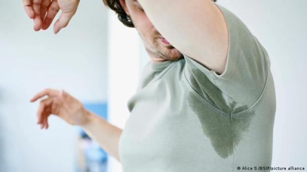 شم روائح معينة عند التعرق.. ينذر بهذه الأمراض