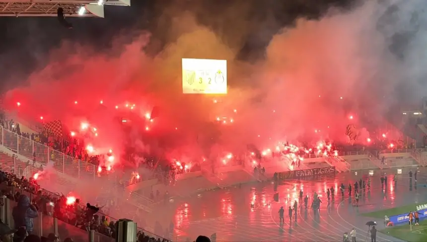 كراكاج "الفاطال تيغرز" يشعل مدرجات ملعب فاس احتفالا بفوز الماص على الفتح