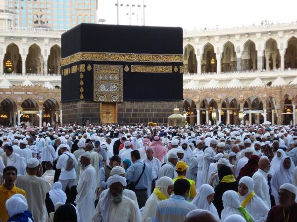 مصيبة...الأمن السعودي يعتقل حجاجا متنكرين في ملابس نسائية