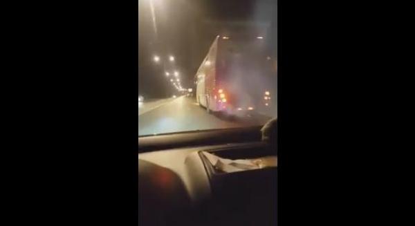 حافلة تحترق و هي في الطريق بين سلا و الرباط