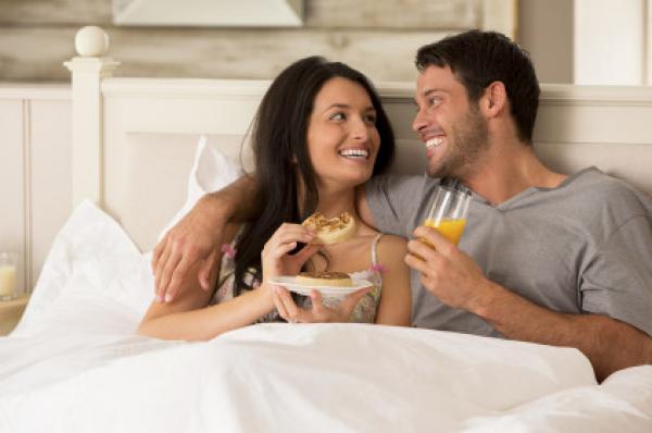 تعرف على فارق العمر "المثالي" بين الزوجين