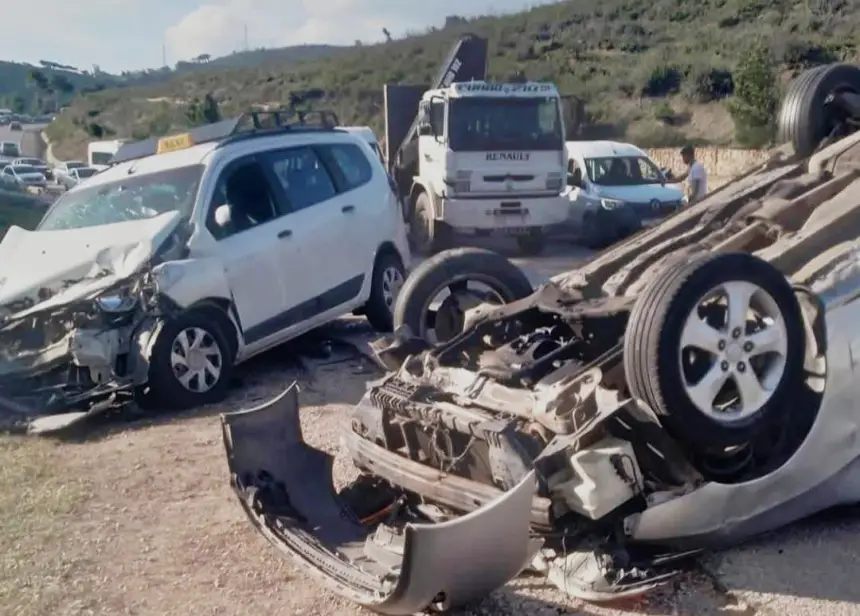 منعرج خطير بين طنجة وتطوان ينهي حياة سائق ويرسل آخرين للمستشفى