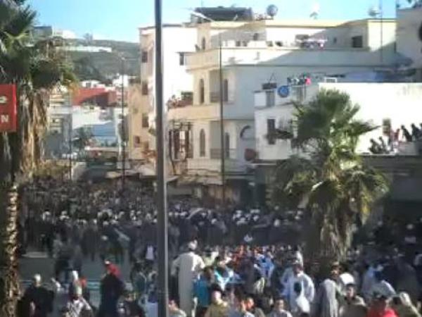 قمع مسيرة حاشدة لحركة 20 فبراير بطنجة 