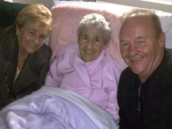 سبعينية تتمكن من إيجاد والدتها التي لم ترها منذ أن كانت بعمر 3 سنوات