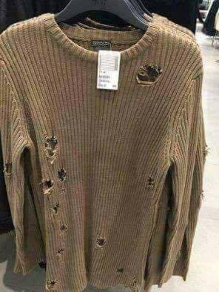 موضة الملابس الغريبة و الممزقة تغزو الأسواق