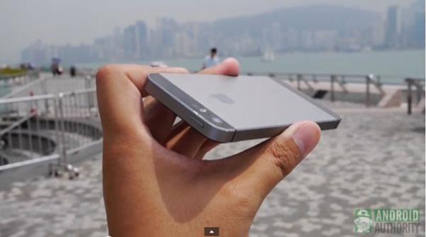 فيديو.. اختبار لقوة هاتفي آيفون 5S و5C