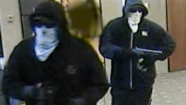 بالفيديو.. لحظة تعرض أحد فروع "ماكدونالدز" للسطو المسلح