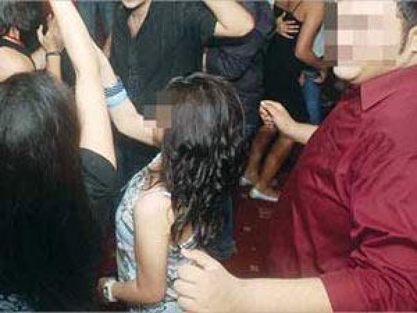 فنان شعبي معروف من ضمن المعتقلين في قضية حفلات جنس جماعي بالدار البيضاء