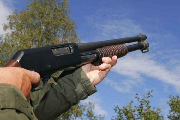 تطورات مثيرة في قضية "المقاول" الذي فجر "خصيتي" فلاح بطلقات نارية  من بندقية صيد (فيديو)