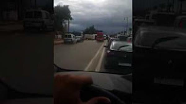 حادثة سير خطيرة بين 3 سيارات بينهم سيارة اسعاف