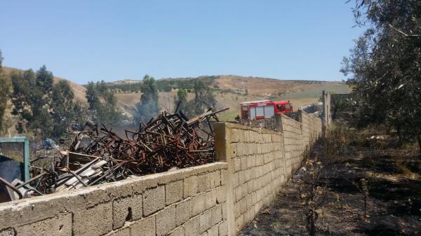 يا لطيف...اندلاع حريق مهول والألطاف الربانية تحول دون وقوع الكارثة (صور حصرية)