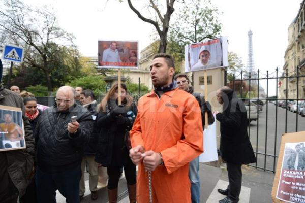 زكرياء مومني.. بطل مغربي يرفع بندقية العدو في وجه بلاده بعدما رفع علمها سنة 1999