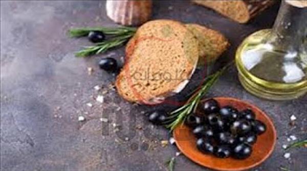 تعرف على ما هي فوائد تناول الخبز مع زيت زيتون على الإفطار