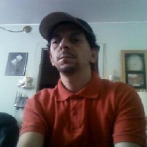 الموظفون الأشباح: تجار سياسة أو أهل\"باء\" قداسة  