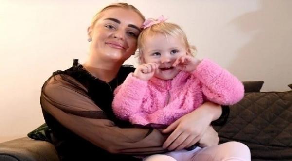 طفلة تصاب بحالة نادرة تجعلها تأكل الجدران والأثاث