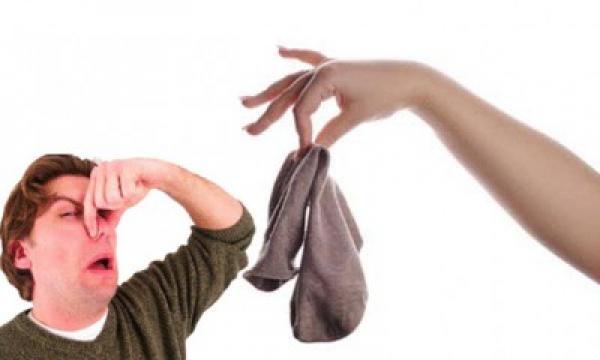 لن تصدق عواقب رائحة الجوارب على صحة الانسان