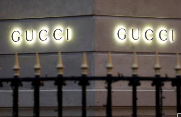 بيوت الأزياء الفرنسية تعكف على تصنيع كمامات لمواجهة فيروس كورونا