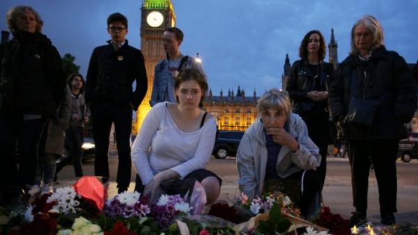 قاتل جو كوكس يمثل أمام القضاء ويهتف "الموت للخونة والحرية لبريطانيا"