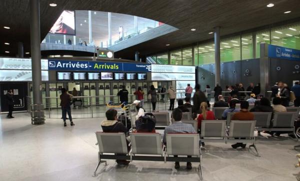 أمن فرنسا يعتقل عصابة تزور شهادات الخلو من فيروس كورونا المقدمة بالمطارات