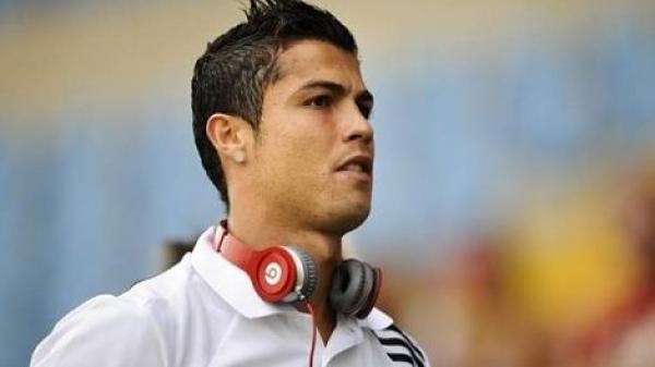 رونالدو يرفض حضور حفل تسليم جائزة أفضل لاعب في أوروبا رغم محاولات "الويفا"