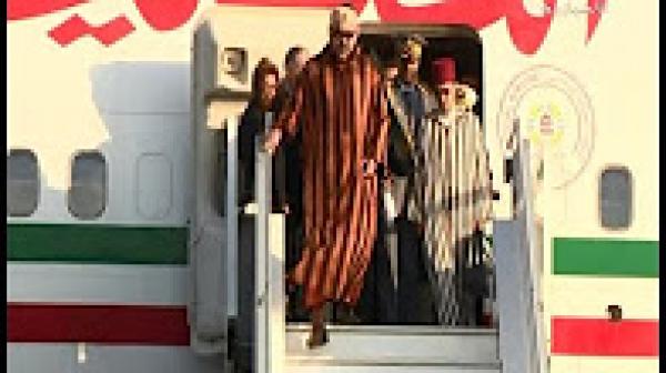 لحظة وصول الملك محمد السادس لتنزانيا