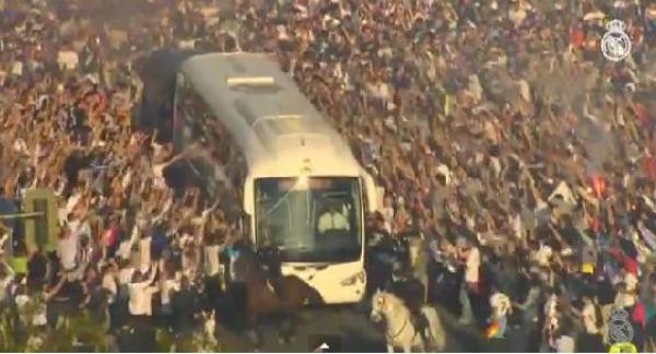 استقبال أسطوري لحافلة الريال قبل مواجهة أتلتيكو