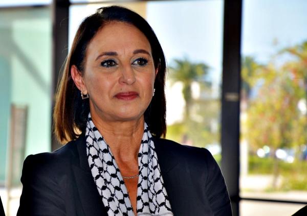 حساب "نبيلة منيب" الفايسبوكي يتعرض للقرصنة و"الهاكر" ينشر صورة صورة فاضحة