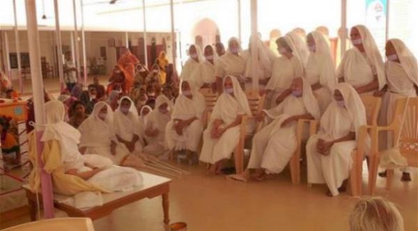 مئات الهنود يصومون حتى الموت بطقوس غريبة