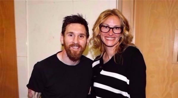 ميسي يلتقي الممثلة الأمريكية جوليا روبرتس