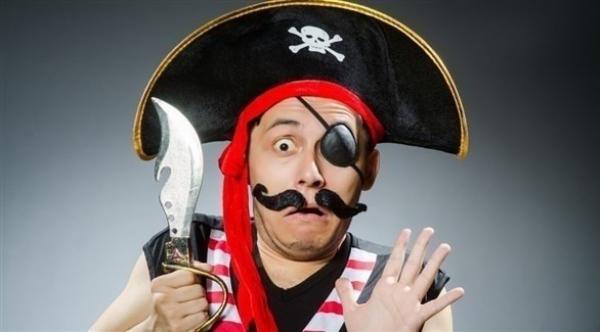 لماذا يضع القراصنة رقعة على أعينهم؟