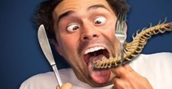 بالفيديو.. أغرب 10 حشرات في العالم منها حشرة نأكلها يوميًا!