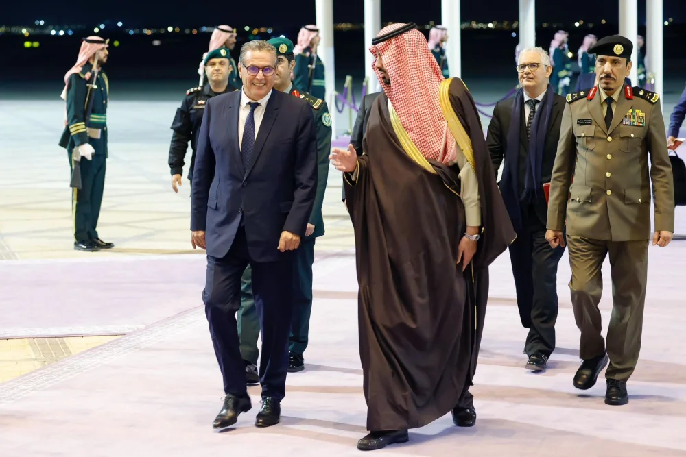 أخنوش يمثل الملك محمد السادس في قمةٍ بالرياض