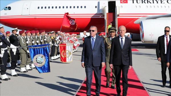 في زيارة غير معلنة: "قيس سعيد" يستقبل "أردوغان" وسط تكتم كبير حول سبب زيارته لتونس