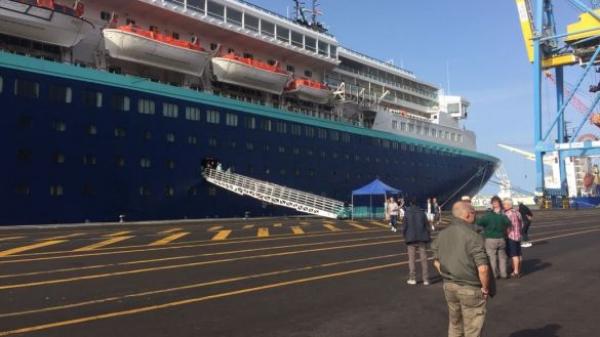 باخرة "أريزو" العملاقة تحط الرحال بميناء أكادير (صور)