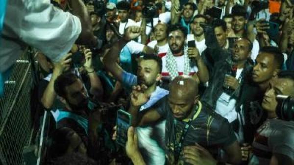 "الكاف" يفرض عقوبات ضد الزمالك عقب أحداث نهائي الكونفدرالية أمام نهضة بركان