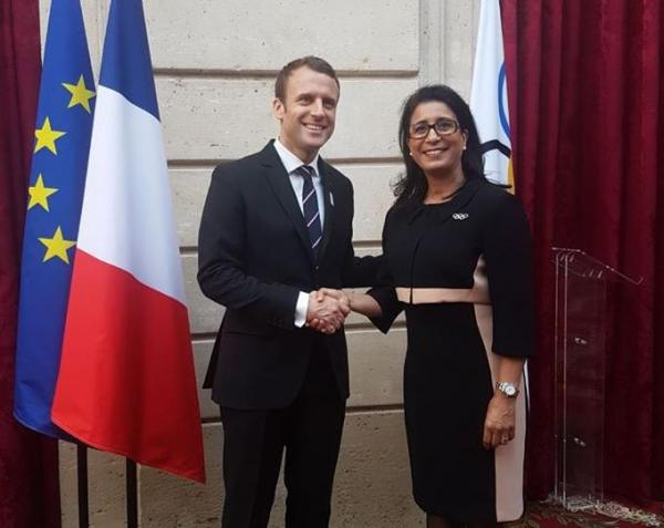 بالصور: ايمانويل ماكرون يستقبل المغربية نوال المتوكل في قصر الإليزيه ، لهذا السبب !