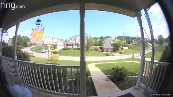 لحظة وقوع انفجار "مجهول" دمّر 3 مبان في أميركا(فيديو)