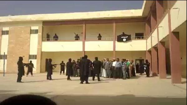 فيديو منتشر جدا على الأنترنت ، يظهر سبي داعش لنساء من أزواجهن