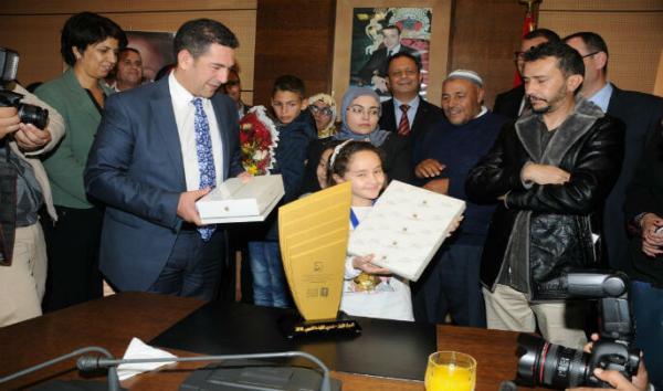 تألق "مريم أمجون" يعري المسؤولين...الوزارة رفضت دعمها في الإقصائيات و"أمزازي" كان أول المستقبلين بعد التتويج