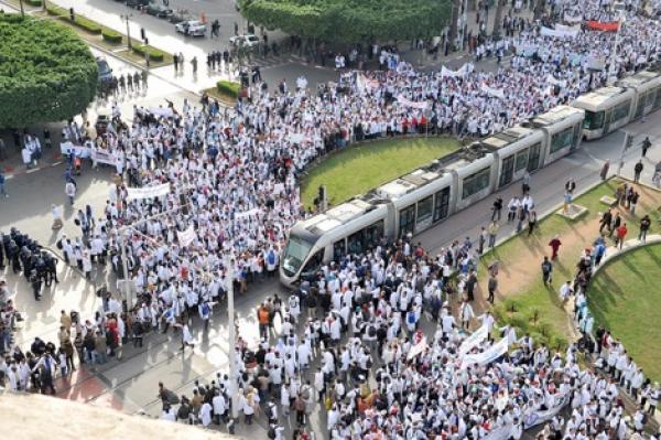 الأساتذة المتدربون يتوعدون بنكيران بالمزيد وهذا برنامجهم الاحتجاجي المقبل