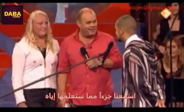 مغربي يعلم فتاة هولندية الآذان و يحقق لها أمنيتها