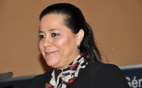 بالفيديو: مريم بنصالح ترفض الحديث بالعربية وتنفجر في وجه مسؤول بالرشيدية "نهضر بالفرنسية فهم ولا لهلا گاع"