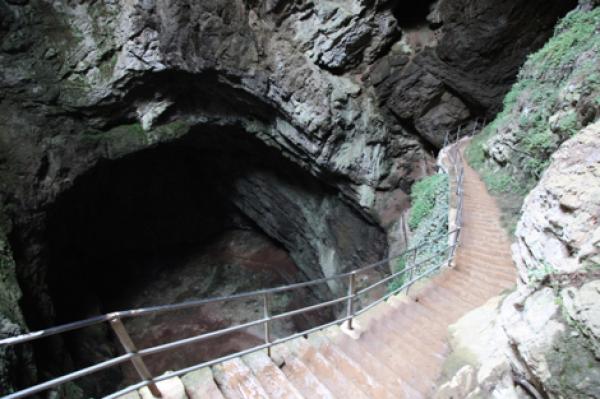 أستاذة تلقى حتفها داخل مغارة فريواطو أثناء رحلة مدرسية  بإقليم تازة